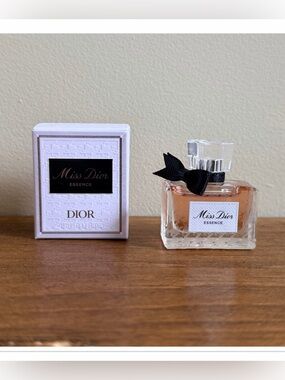 DIOR Miss Dior Essence
